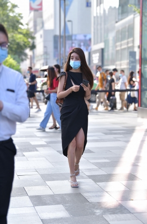 漂亮的黑裙小姐姐