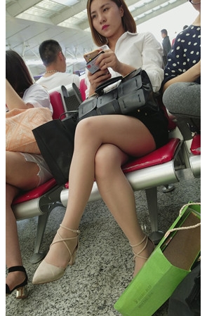 长腿气质肉丝小姐姐