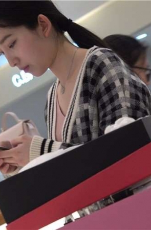 4k-紧身蓝牛凉鞋玉足小清新街拍美女