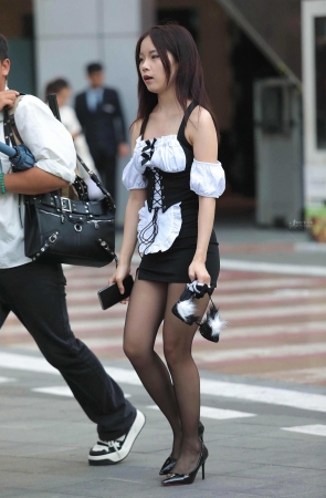 诱惑黑丝街拍高跟妹子