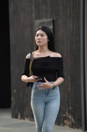 浅色喇叭牛仔裤 [148P-3.26GB]