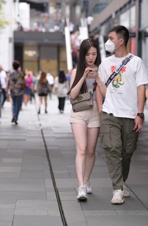 如此普通，却莫名地喜欢她