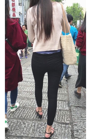 黑裤紧身小姐姐