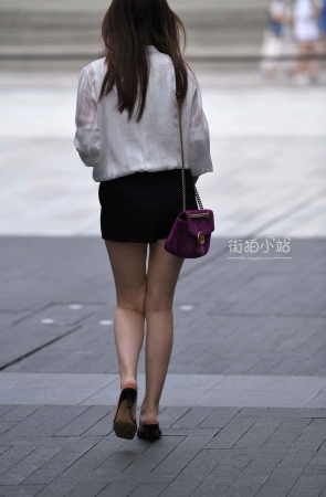 白皙腿腿小姐姐