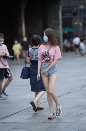 好美的热裤女孩