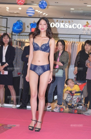 这个模特身材真好