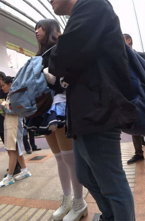 小短裙白色高筒丝袜小清新