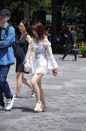 街拍白裙凉高姐姐