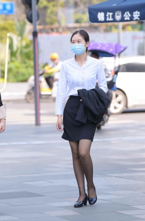 20827-9+46街拍长腿黑丝女同事