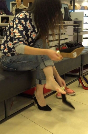 4K – 节俭的妹子 [1.43 GB/MP4]