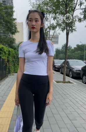 一只麋鹿摄影作品  黑色瑜伽裤美女 [MP4-7.76GB]