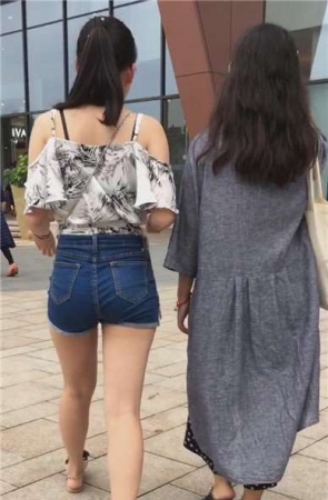 街拍吊带衫丰臀高腰热裤美女 [2.75 GB]