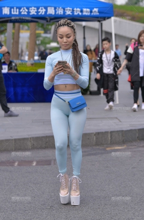 她这是什么造型呢