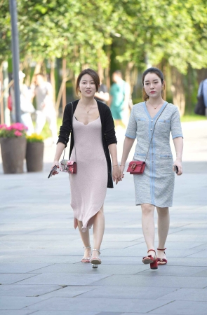 真美的姐妹花，清新气息扑面而来