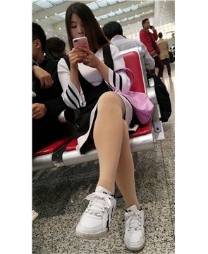 4k超清，极品肉色丝袜运动鞋美女