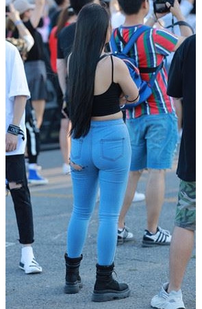 牛仔紧身裤小姐姐(17P)