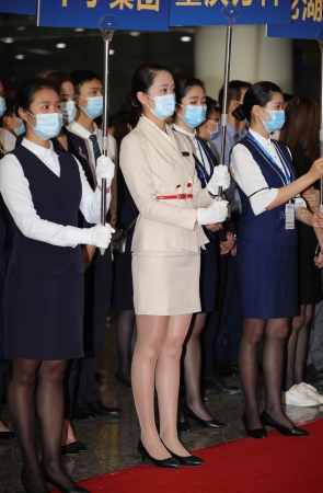 【街拍心灵】售楼处街拍小姐姐肉丝美腿高跟制服哇塞