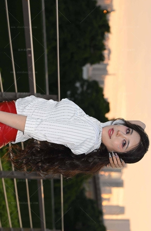 251121-18-92√网红-馨儿-红短裙-美足