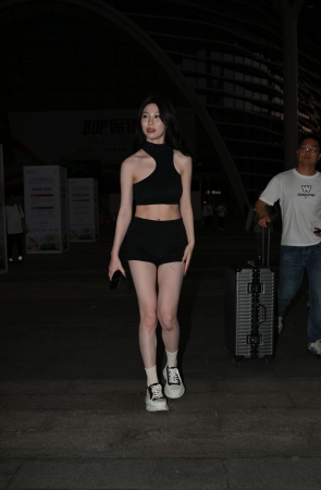 2531-25=67√白皙美腿，热裤女生