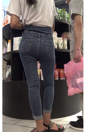 高腰牛仔裤翘屯小妹