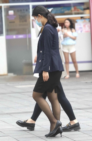 【珏一笑而过】诱惑黑丝街拍高跟OL