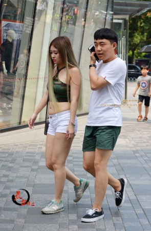 10-10 白色热裤漏脐装