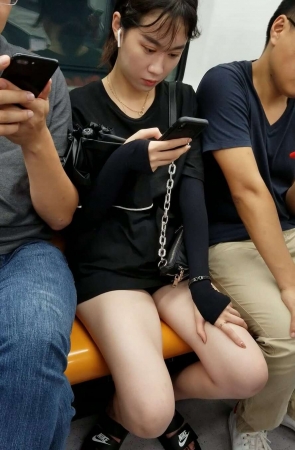 4K – 黑衣小姐姐 [761 MB/MP4]