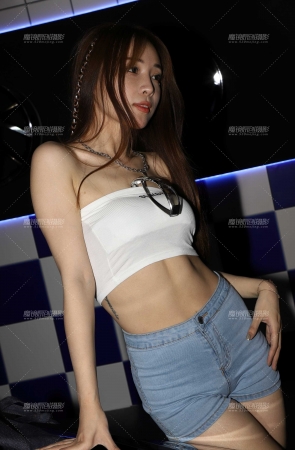 白色抹胸牛仔短裤