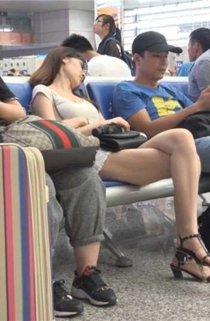 街拍美足凉高跟美腿姐姐 [376 MB/WMV]