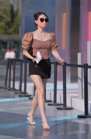 戴着墨镜的漂亮小姐姐