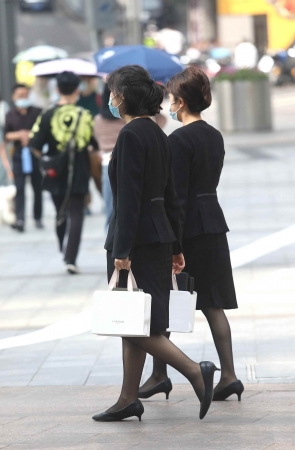 街拍黑丝职业装