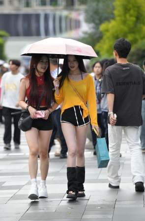 悠闲风情女大学生妹