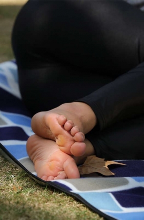 No973 典雅端庄的美女，露脚侧躺的姿势分外诱惑 第1套