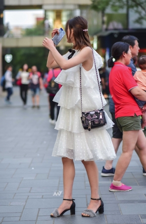 冰清玉洁的蛋糕裙美女