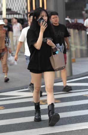 性感街拍肉丝妹子