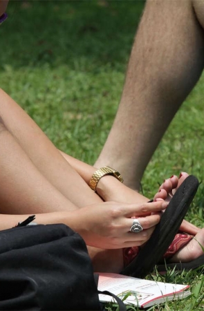 No280 阳光下的一双健康艳足