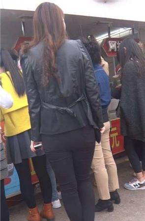 街拍极品美臀性感紧身裤美眉 [3.19 GB]