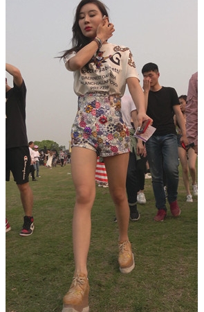 漂亮的高腰气质美女