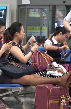 高铁MM制服诱惑下的长丝足底