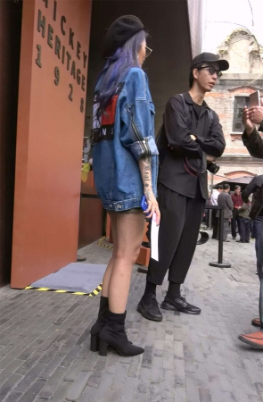 小墨镜牛仔外套甜美漂亮小姐姐