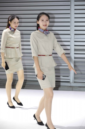 【街拍心灵】车展礼仪小姐姐街拍肉丝美腿高跟