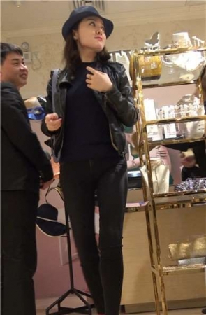 4k-端庄典雅红高跟紧牛美少妇 [2.05 GB]