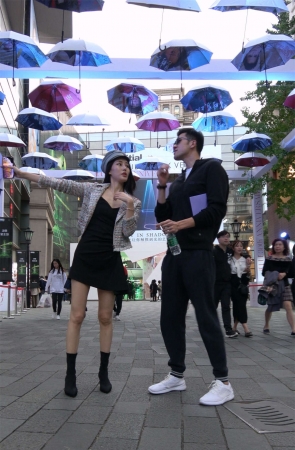 极品紧身牛仔模拍美女