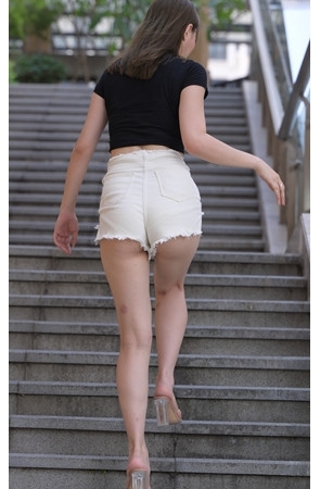 （套图二）白色热裤月牙美女(542P)[9.2G/JPG]