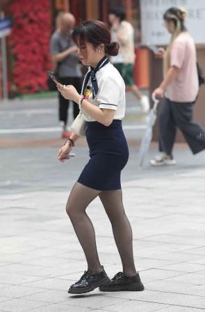 诱惑街拍黑丝OL