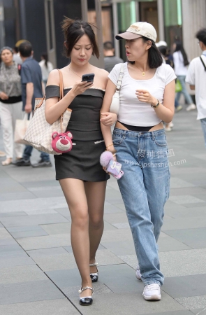 23527-8=102清秀黑丝女孩 13P