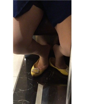 同事的丝袜美足