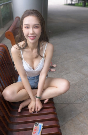 一始街拍作品 青春靓丽热裤女孩