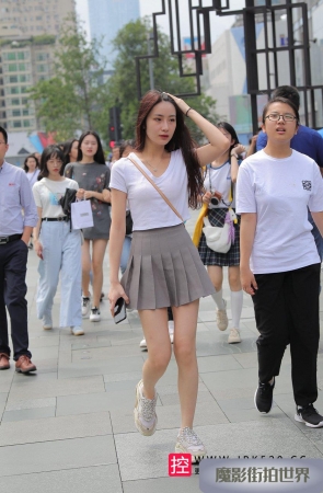 百褶裙美眉3A3331[344M]