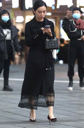 气质肉丝街拍高跟shaofu